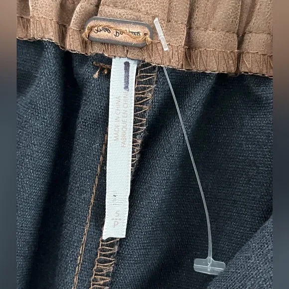 🆕 Free People Roma vegan leather shorts in brown only size small