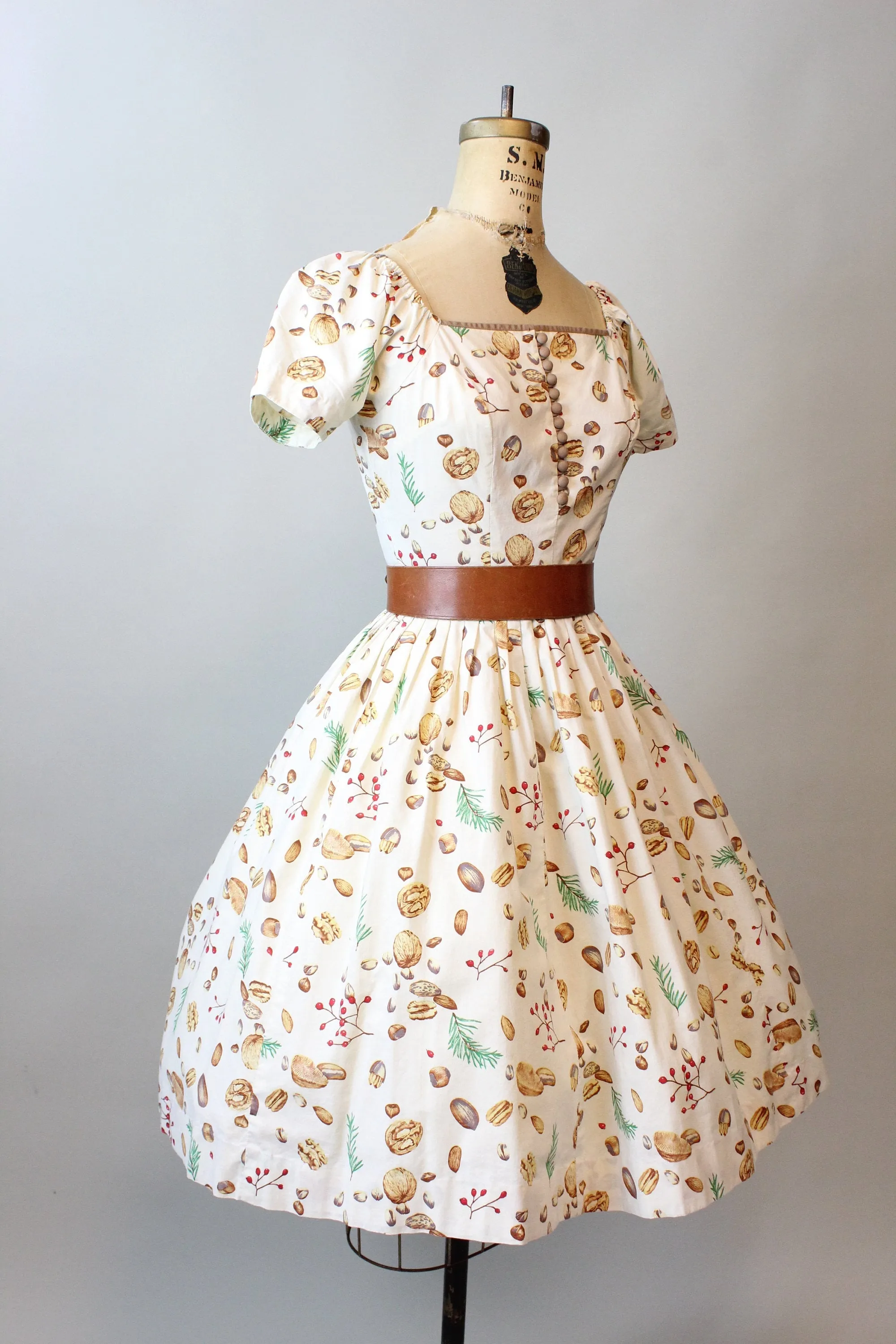 1950s NUTS PINE BERRY novelty print cotton dress xs | new fall