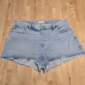 Abercrombie &amp; Fitch Mom Short Mid-Rise Curve Love Size 18/34
