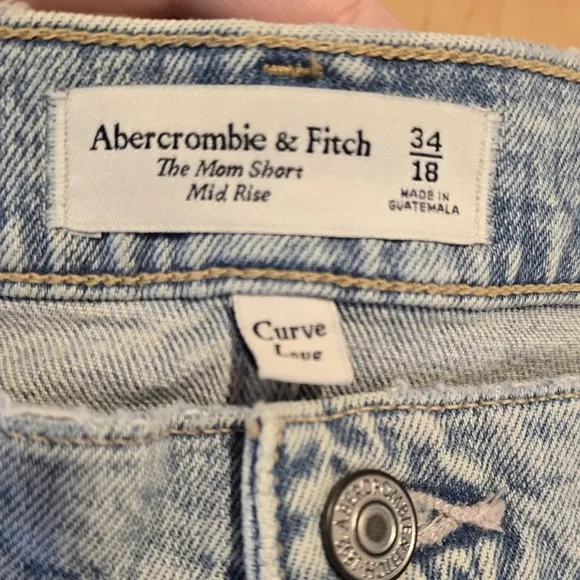 Abercrombie &amp; Fitch Mom Short Mid-Rise Curve Love Size 18/34