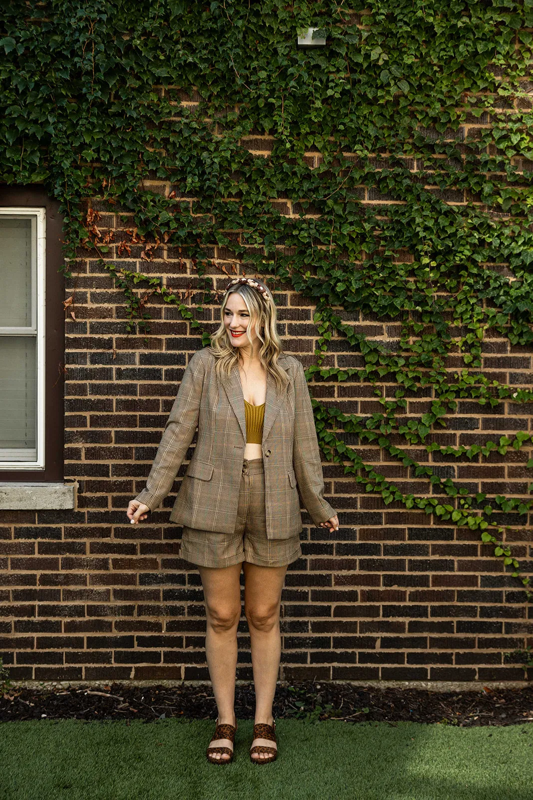 amelia shorts in camel plaid