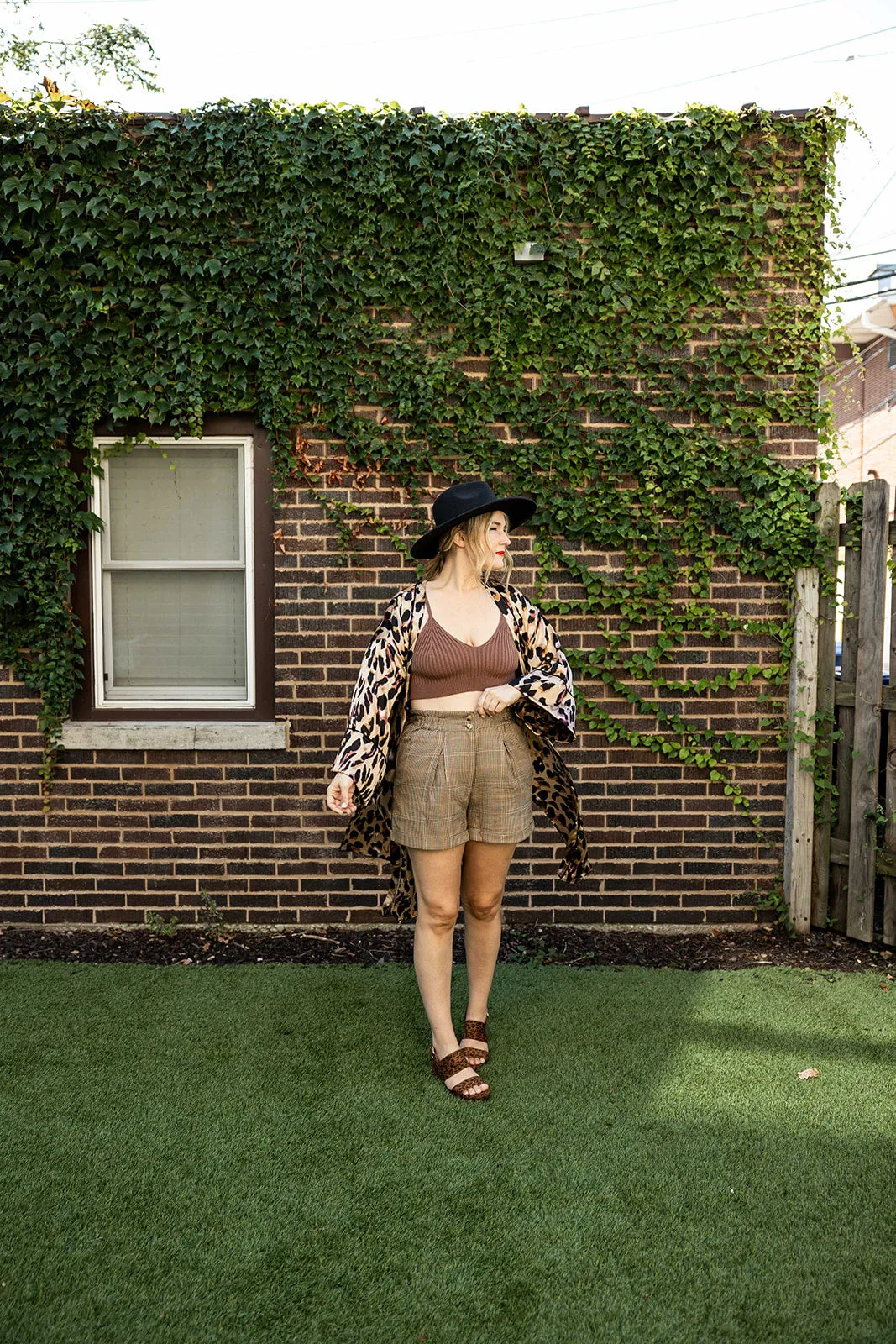amelia shorts in camel plaid