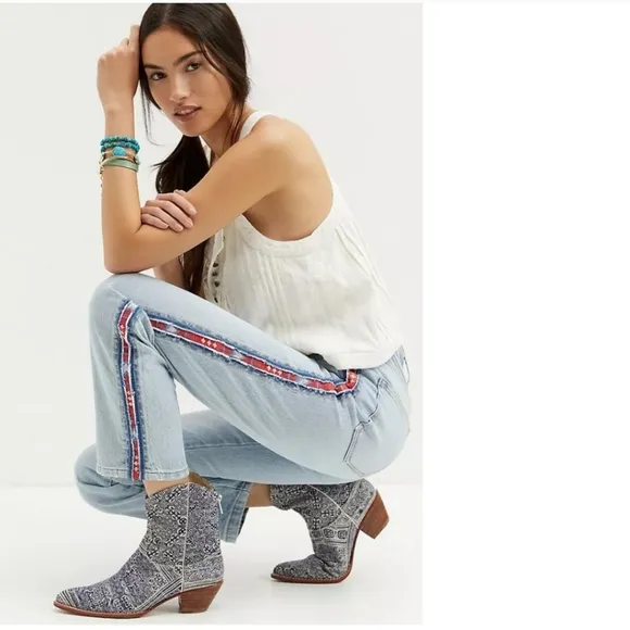 Anthropologie Pilcro The Vintage Straight Leg Light Wash Aztec Design Side Jeans