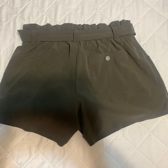 “ATHLETA” Skyline Paper Bag Belted Shorts