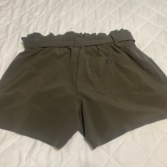 “ATHLETA” Skyline Paper Bag Belted Shorts