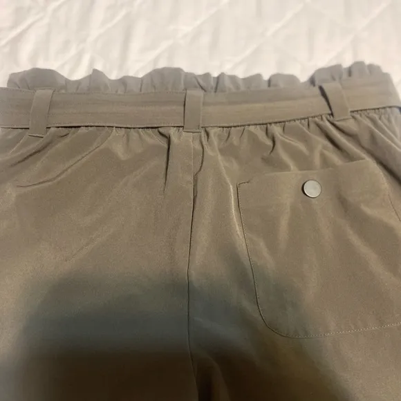 “ATHLETA” Skyline Paper Bag Belted Shorts