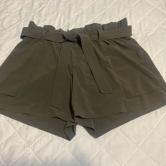 “ATHLETA” Skyline Paper Bag Belted Shorts