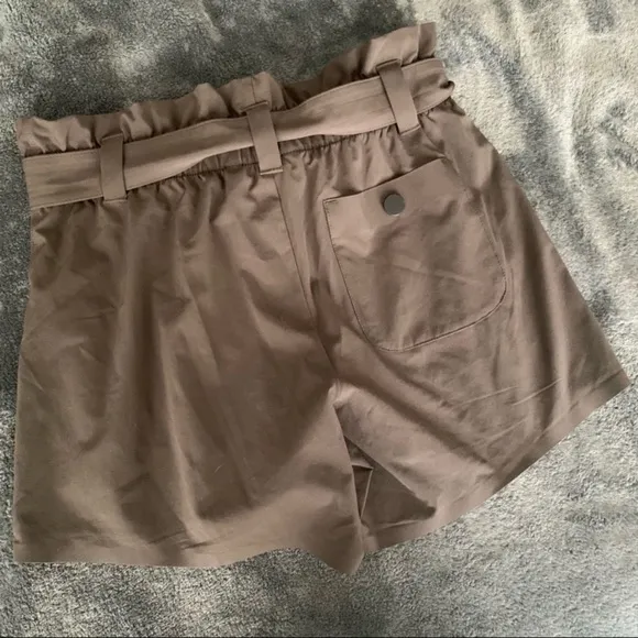 “ATHLETA” Skyline Paper Bag Belted Shorts