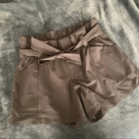 “ATHLETA” Skyline Paper Bag Belted Shorts