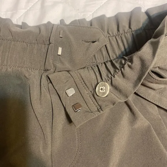 “ATHLETA” Skyline Paper Bag Belted Shorts