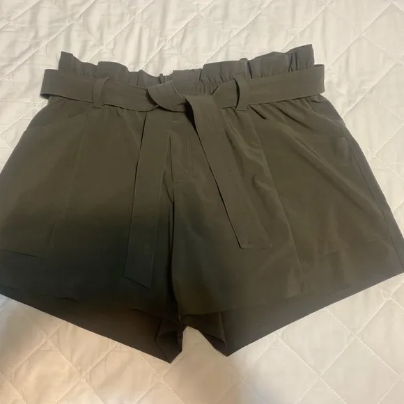 “ATHLETA” Skyline Paper Bag Belted Shorts