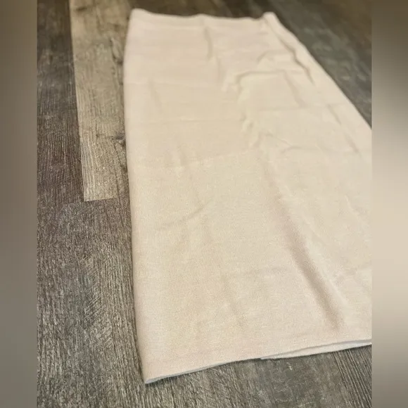 Banana Republic NWT Midi Sweater Skirt - Size Small: Effortless Elegance