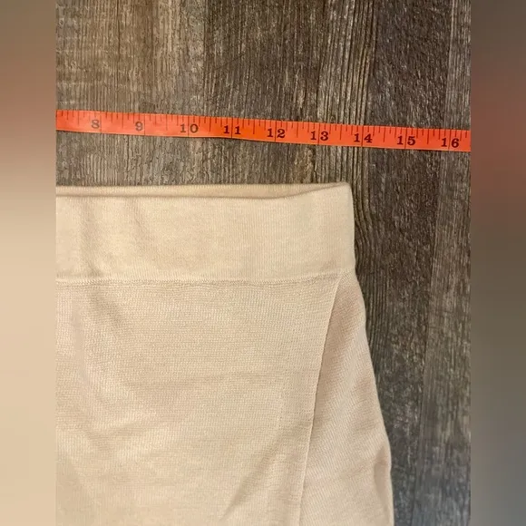 Banana Republic NWT Midi Sweater Skirt - Size Small: Effortless Elegance