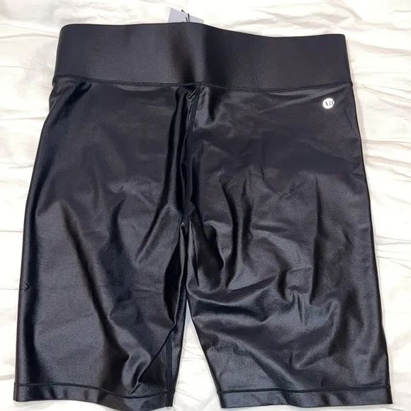 BANDIER ALL ACCESS CENTER STAGE BIKER SHORTS IN BLACK SHINE