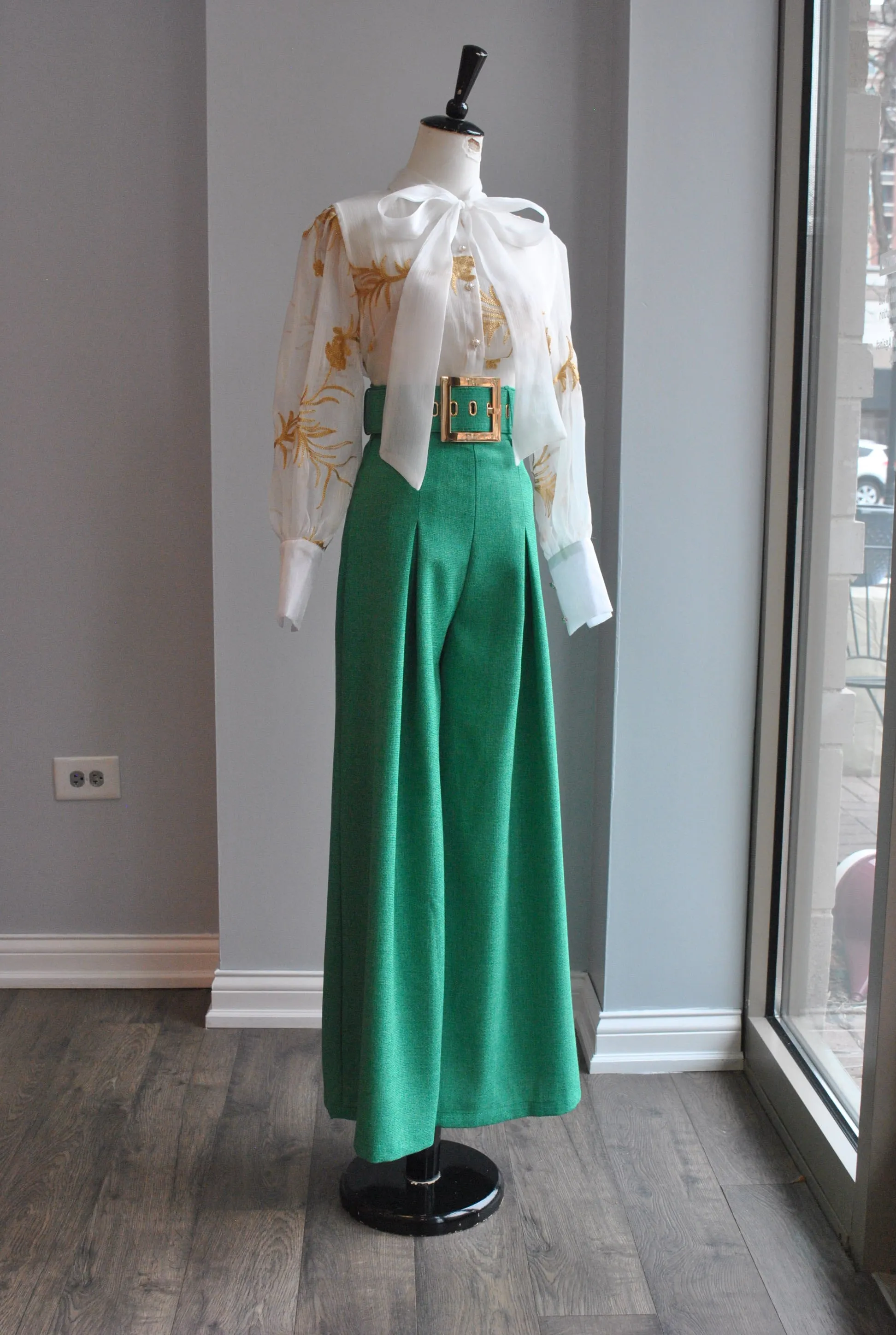 EMERALD GREEN HIGH WAISTED FLAIR PANTS WITH A BELT