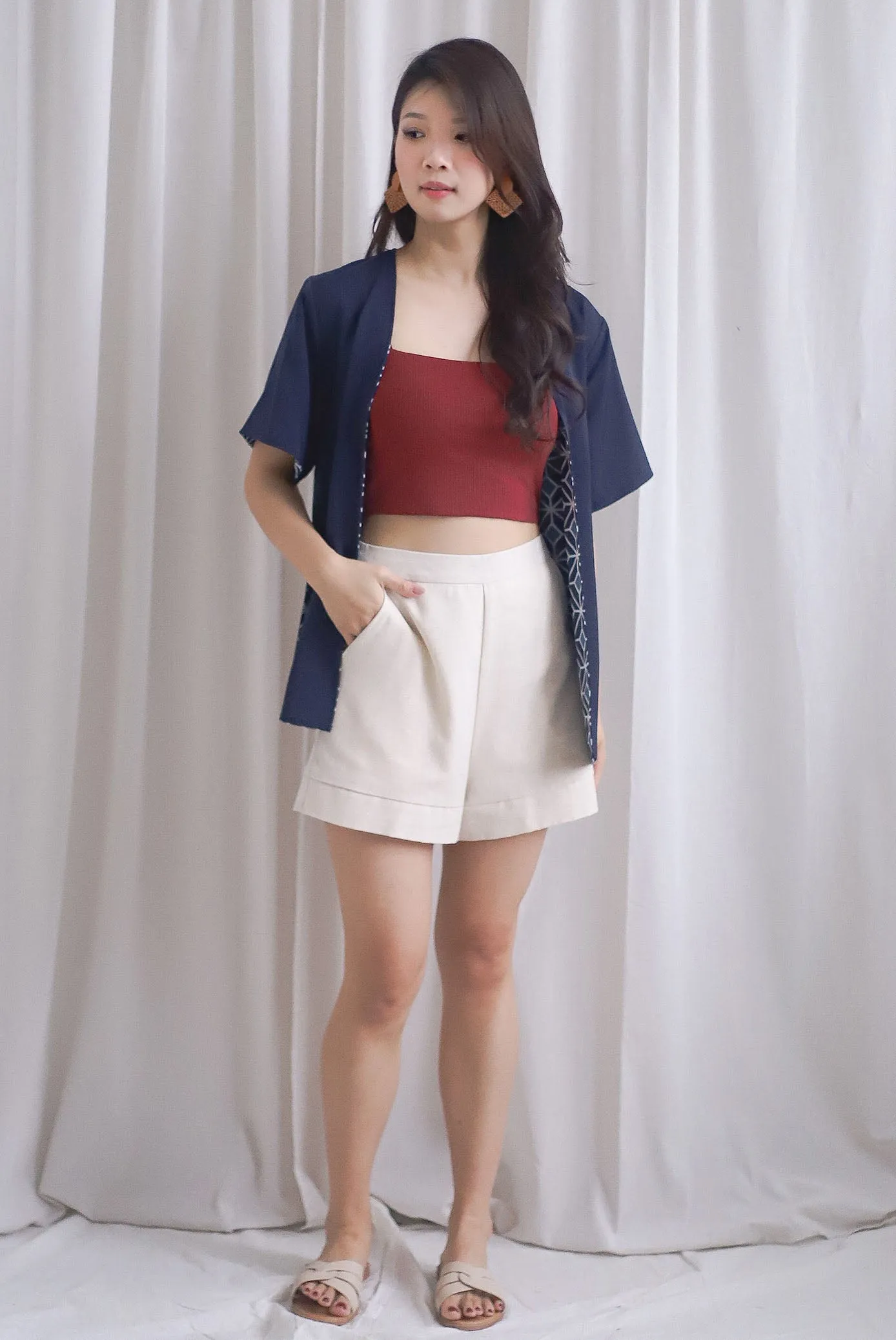 Emiri Short Sleeve Reverisble Kimono Outerwear In Navy Tile