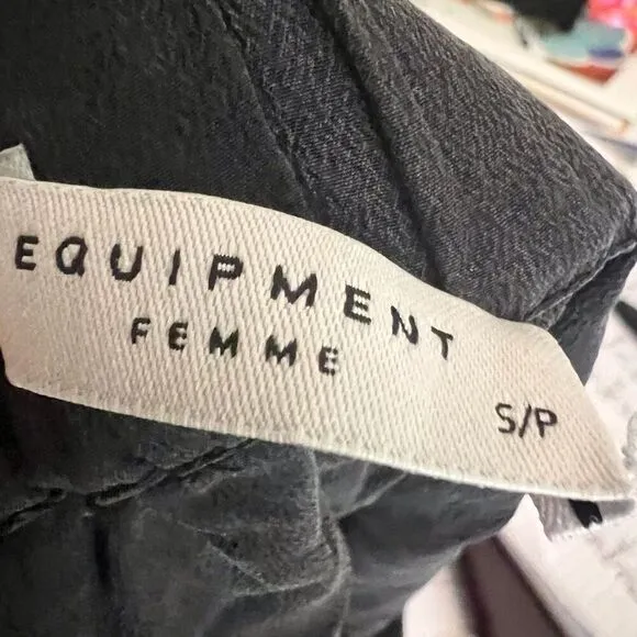 Equipment Femme Womens 100% Silk Black Shorts Size Small Vacation Streetwear