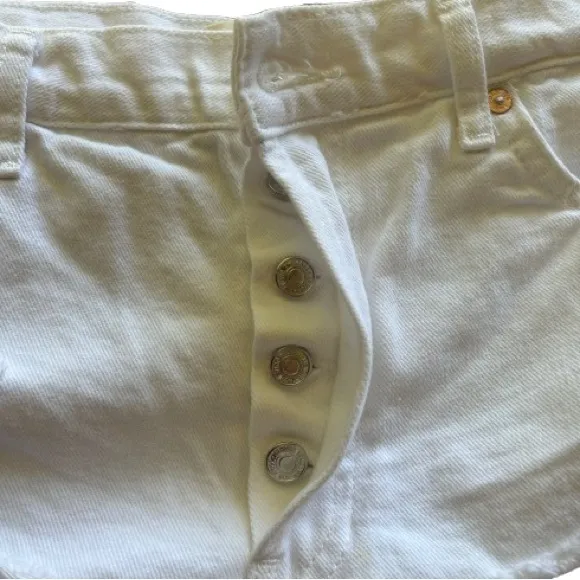 EUC Free People High-Rise Distressed Shorts White Size 27