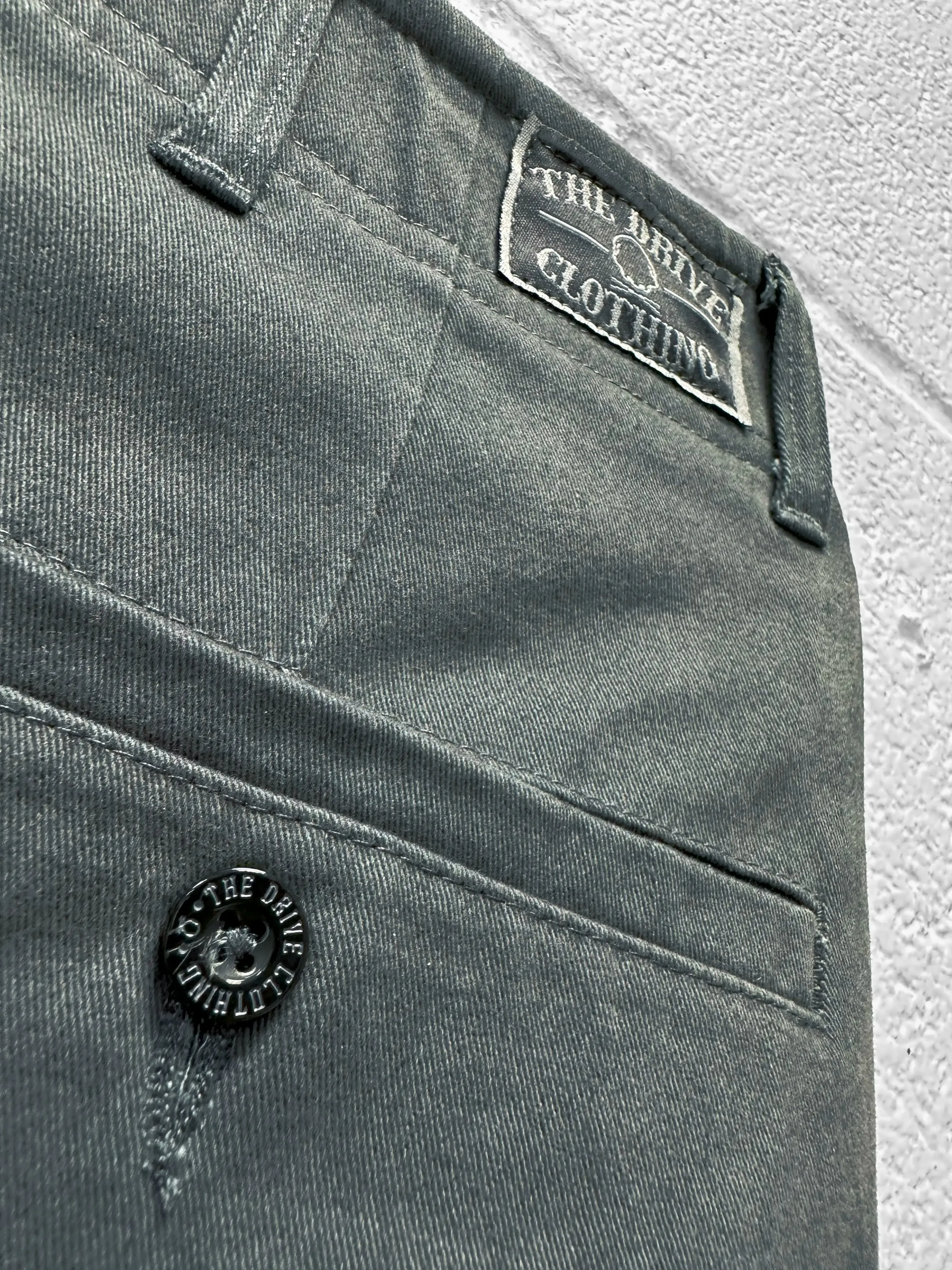 FLEX FITTED CUT OFF GREY SHORTS