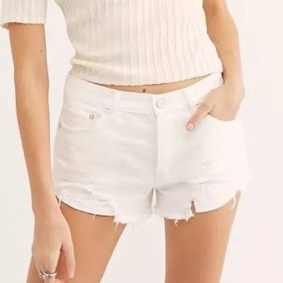 Free People 27 Shorts Maggie distressed frayed raw hem in Optic White mi…