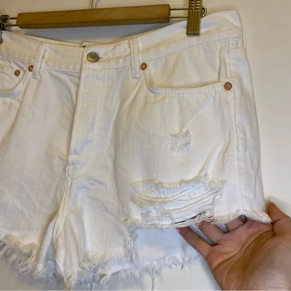 FREE PEOPLE We the Free Loving Good Vibrations Cutoff Denim Shorts White Sz 29