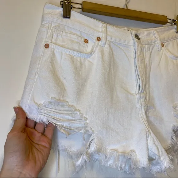 FREE PEOPLE We the Free Loving Good Vibrations Cutoff Denim Shorts White Sz 29