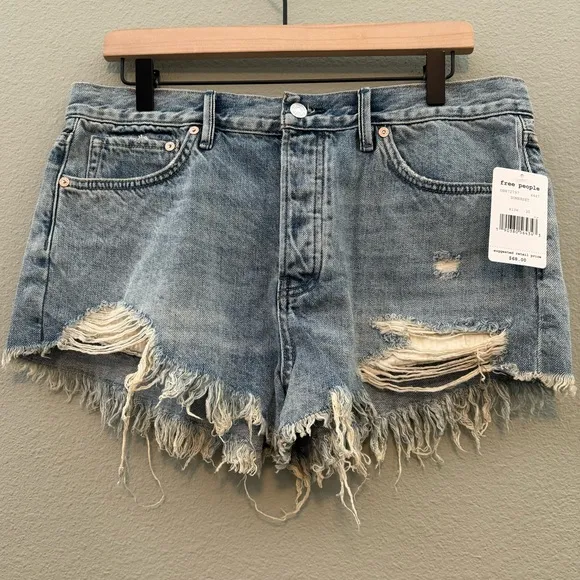 Free People We the Free Loving Good Vibrations Jean Shorts in Somerset - Size 30