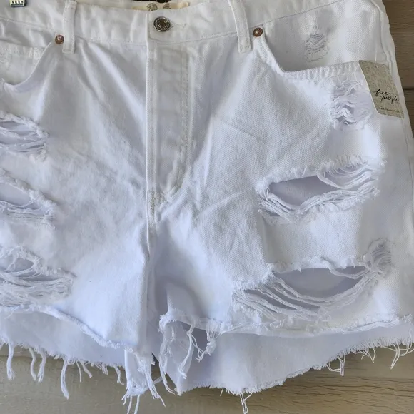 Free People we the free white distressed shorts size 31