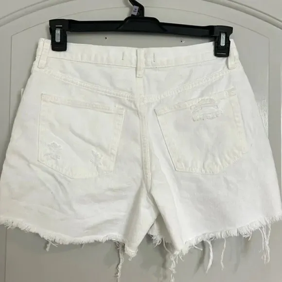 FREE PEOPLE - White Mid Rise Distressed Denim Shorts Maggie size 28 NWT