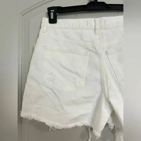 FREE PEOPLE - White Mid Rise Distressed Denim Shorts Maggie size 28 NWT