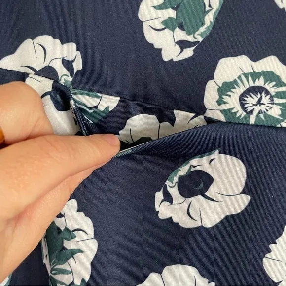 Golftini Night Moves Floral Print Golf Skort Navy Size Small NWT