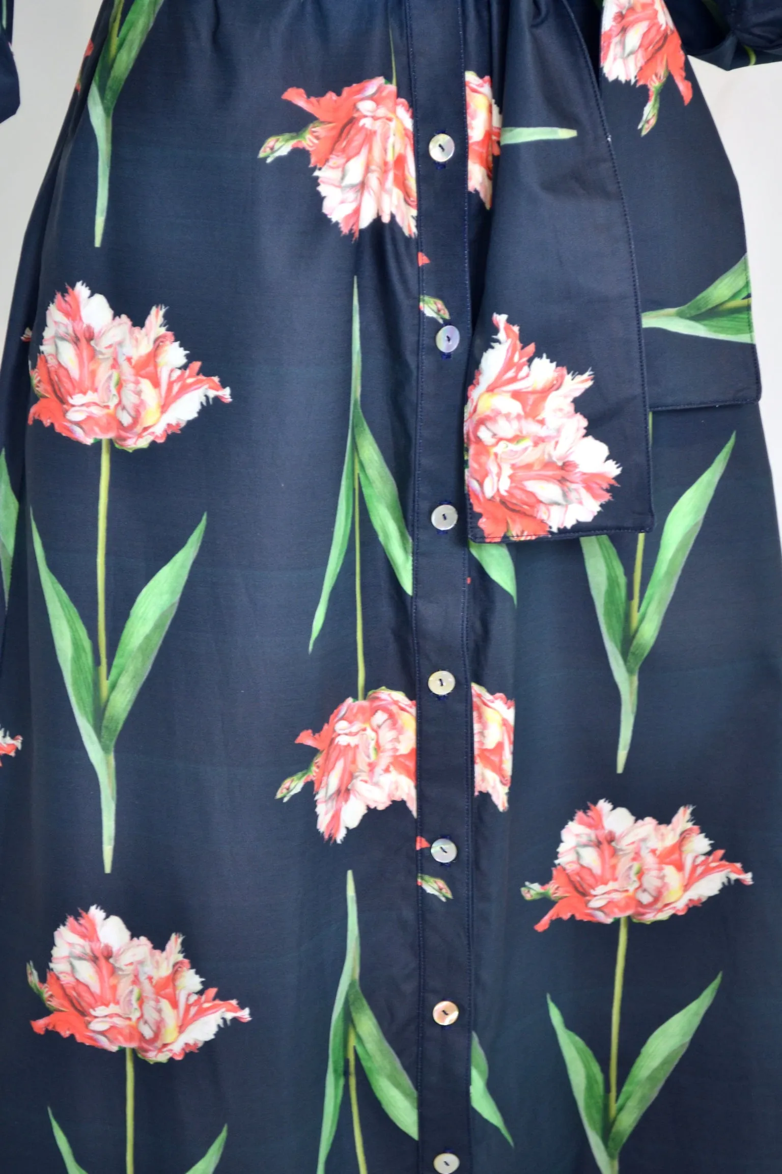 Huntington in Navy Parrot Tulip