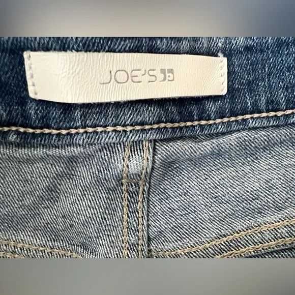Joe's Jeans The Ozzie Mid Rise Raw Hem Shorts. Size 27