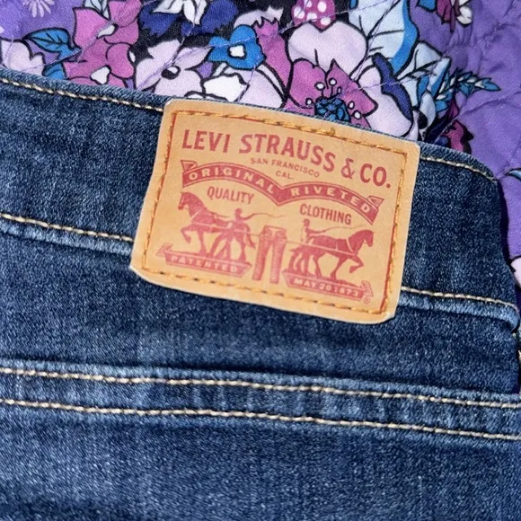 Levi’s Mid-Length Shorts - Size 22W