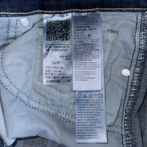 Levi’s Mid-Length Shorts - Size 22W