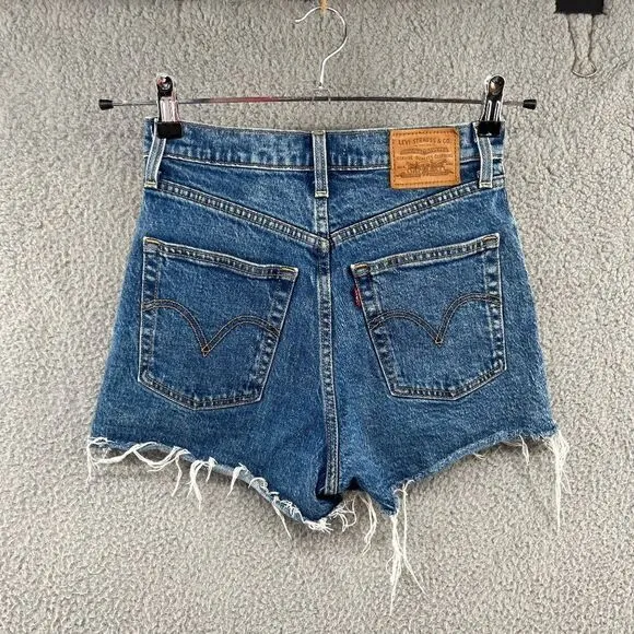 Levis Ribcage Shorts Size 26