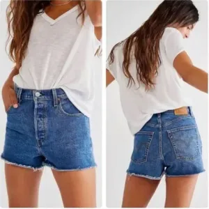 Levis Ribcage Shorts Size 26