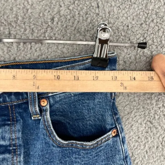 Levis Ribcage Shorts Size 26