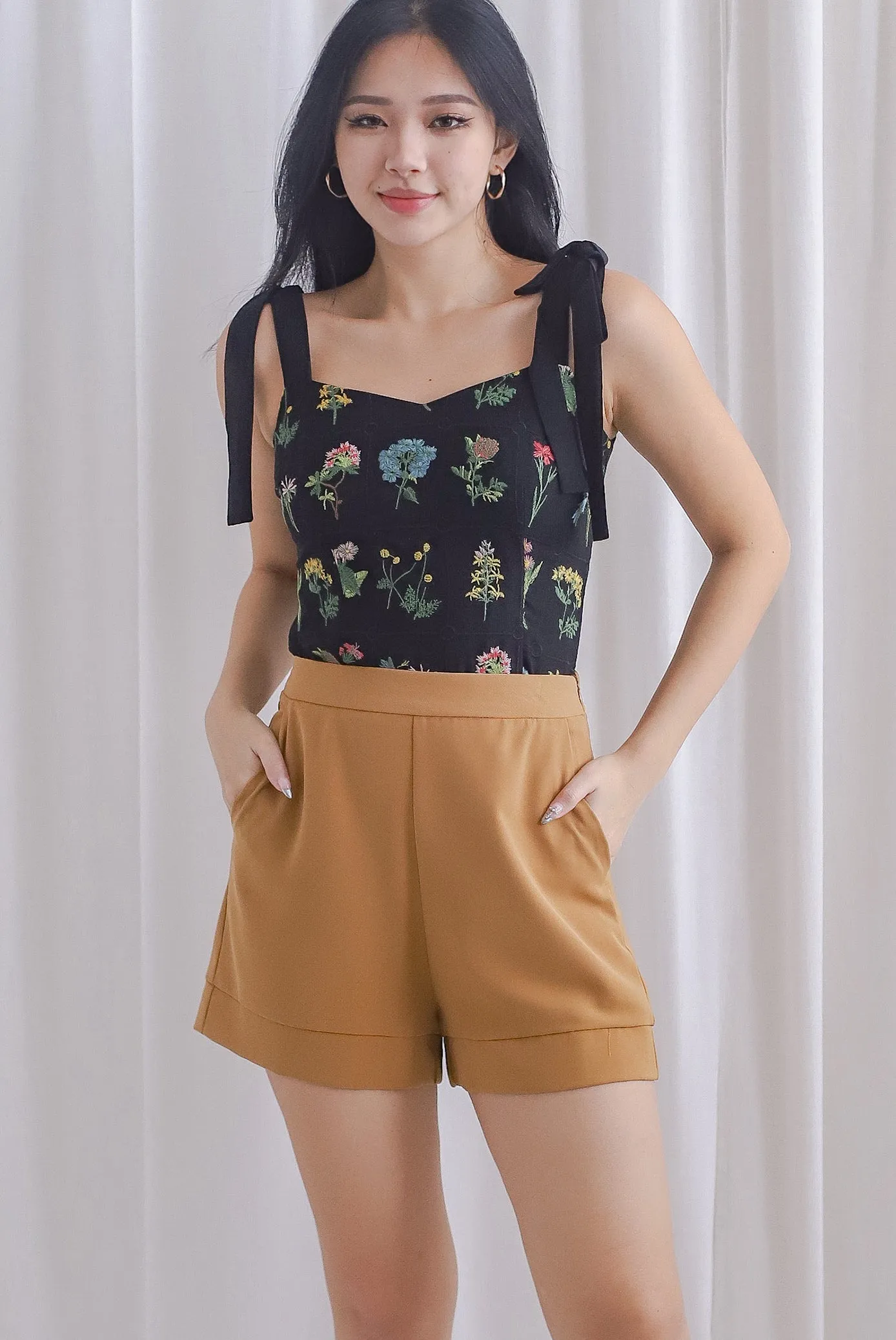 Lotti Shorts In Camel