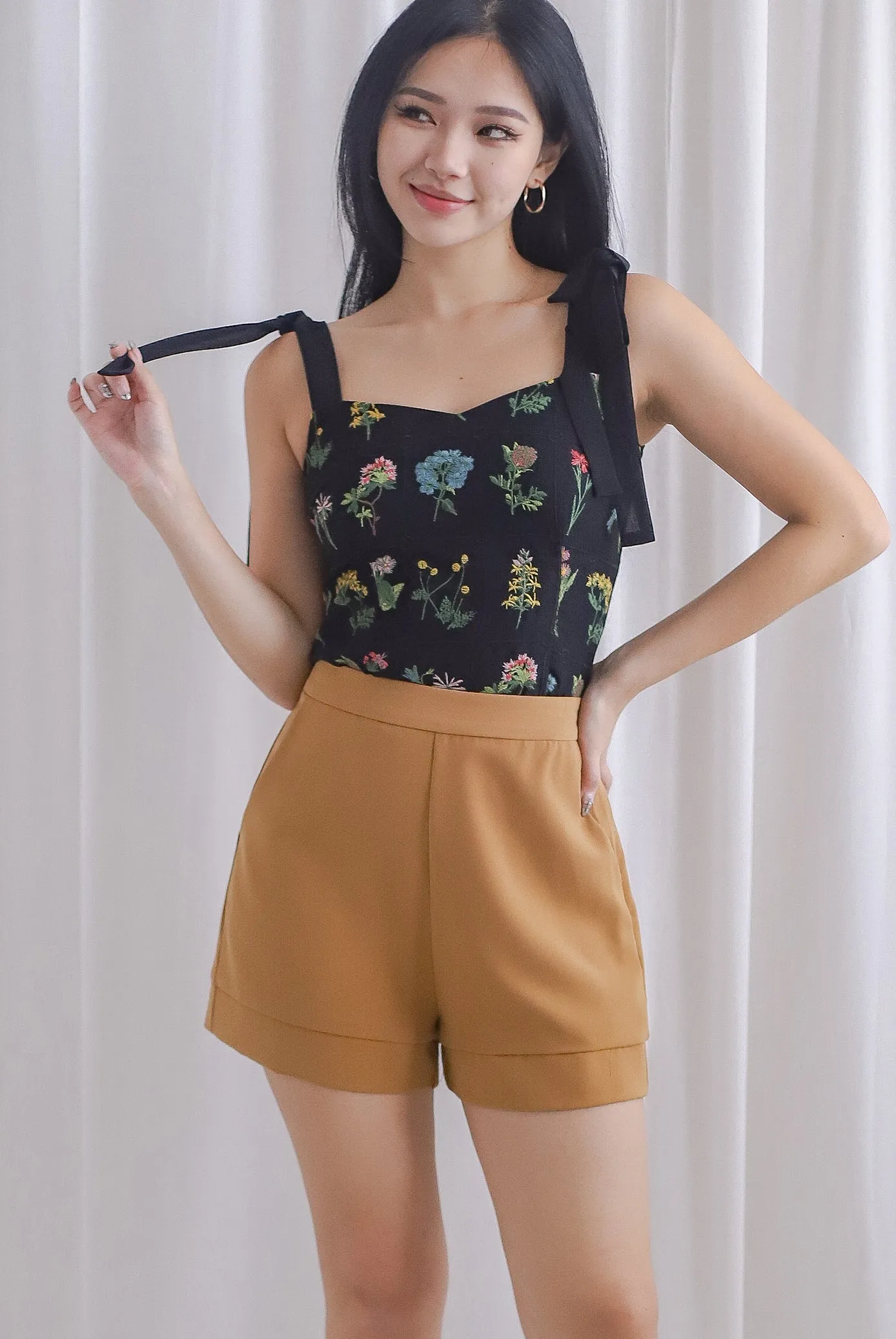 Lotti Shorts In Camel