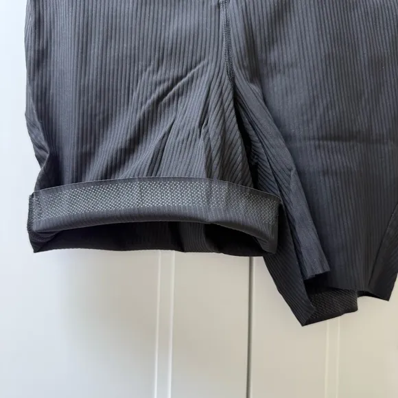 Lululemon Base Pace Ribbed High-Rise Short 6’’