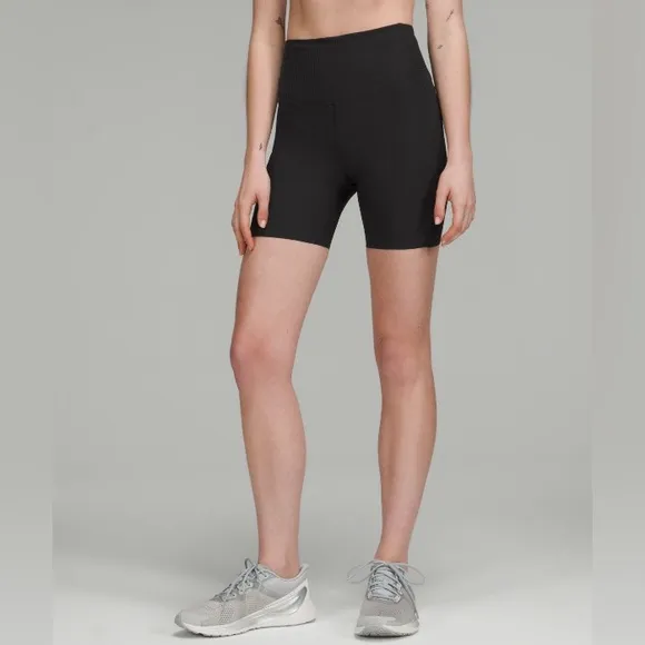 Lululemon Base Pace Ribbed High-Rise Short 6’’