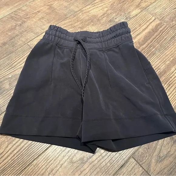 Lululemon Cinchable Waist High‎ Rise Woven Black Shorts Size 2