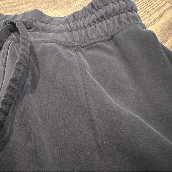 Lululemon Cinchable Waist High‎ Rise Woven Black Shorts Size 2