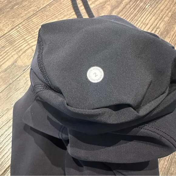 Lululemon Cinchable Waist High‎ Rise Woven Black Shorts Size 2