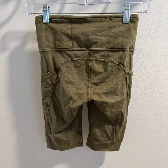 Lululemon Ice Wash Moss Green Fast and Free Short 10&quot; Size 4
