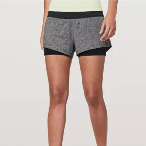 LULULEMON Seamless Moves Short *2.5&quot; Gray Black Sz 8 {3Z23}