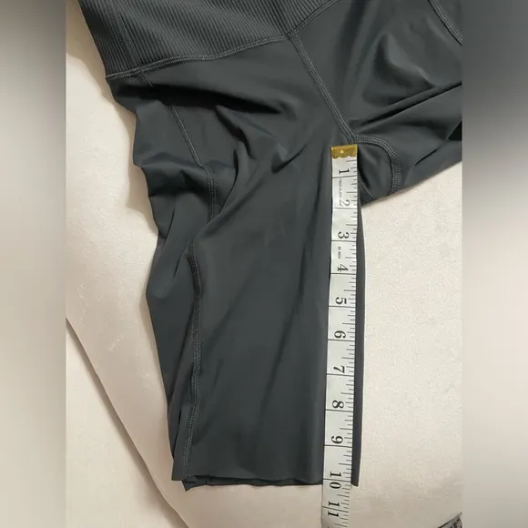 Lululemon Train Free High Rise 10” Shorts Granite Grey Size 4