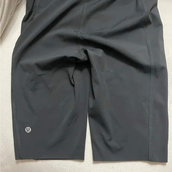 Lululemon Train Free High Rise 10” Shorts Granite Grey Size 4