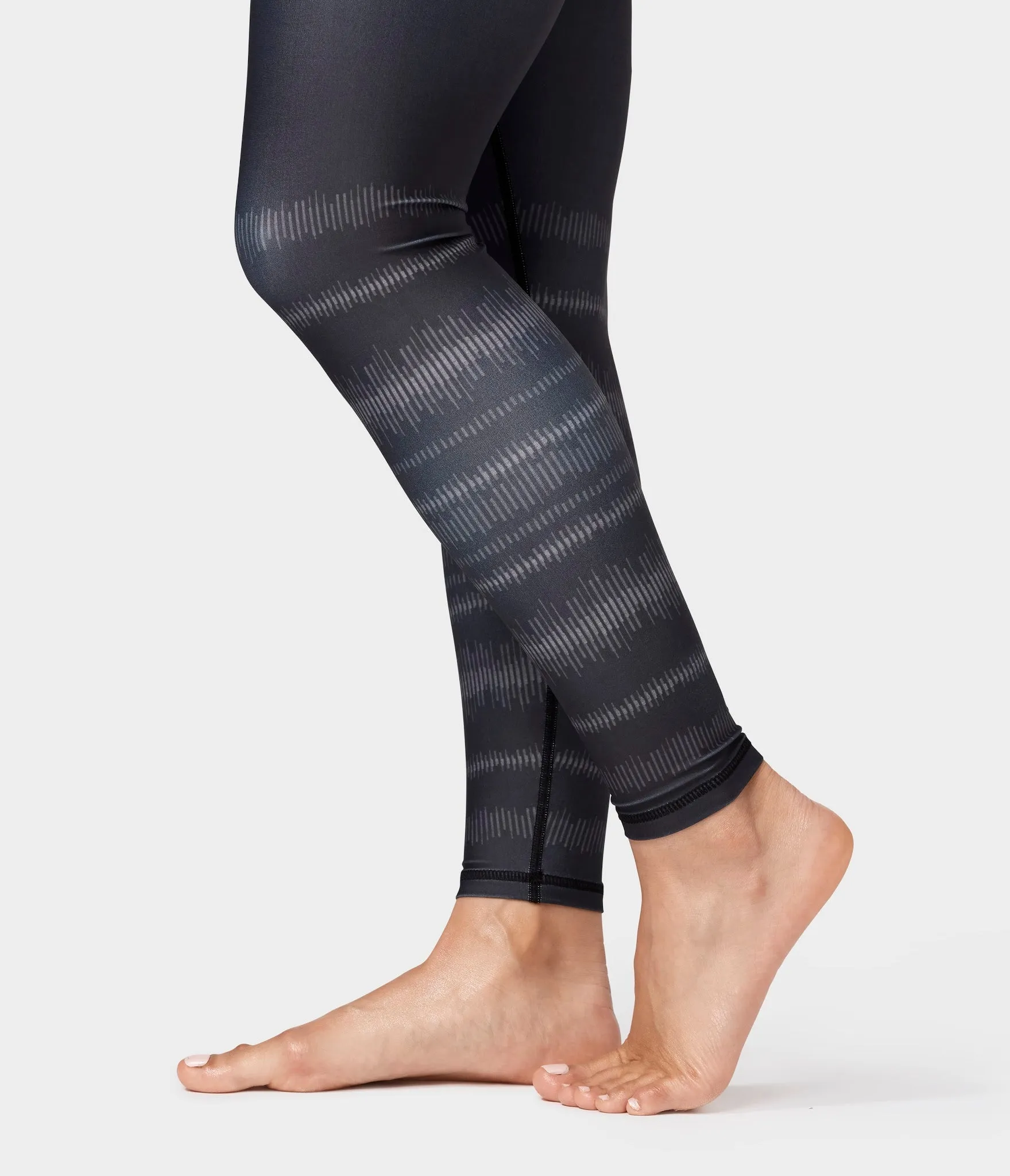 Manduka Apparel - Women's Etch Print Legging - Black Multi